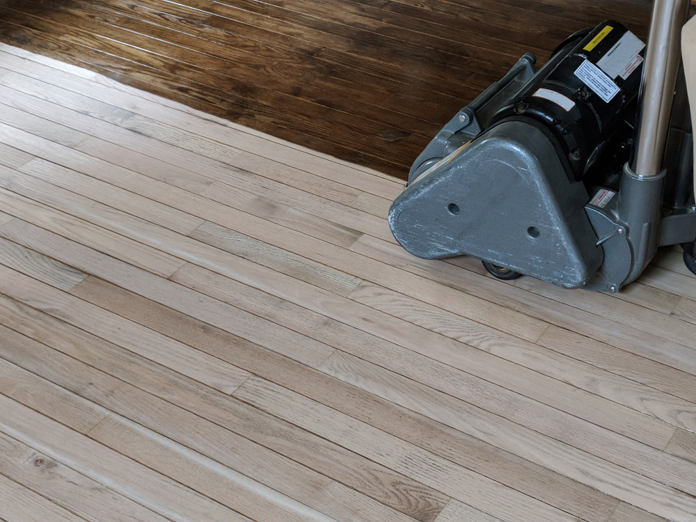 Service d'installation de plancher et de sablage de plancher de bois franc sans poussière à Longueuil sur la Rive-Sud de Montréal / Sablage Plancher Longueuil